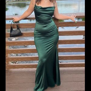 Green prom dress; size: xs